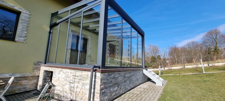Pergola aluminiowa ROBUST + Przeszklenie STANDARD - Hošťalovice
